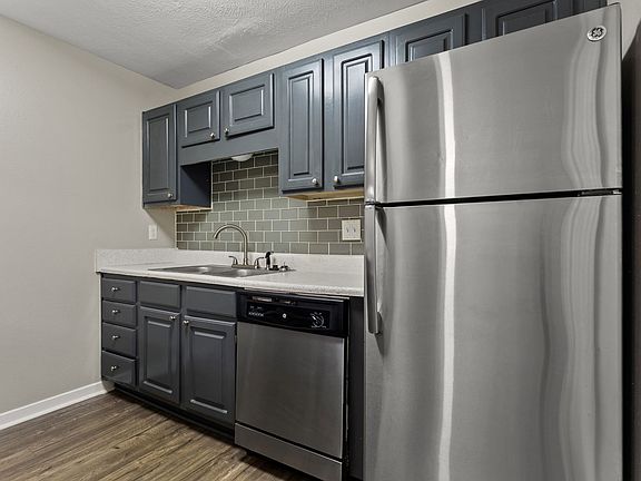 Linden (Renovated) - 2 Bed / 2 Bath - 1,100 Sq.Ft.