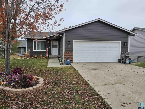 1609 E 70th St N, Sioux Falls, SD 57104