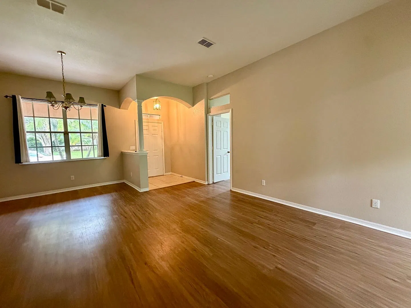 Beautiful 3 bed/2 bath home in the heart of Plant City! — Photo 2