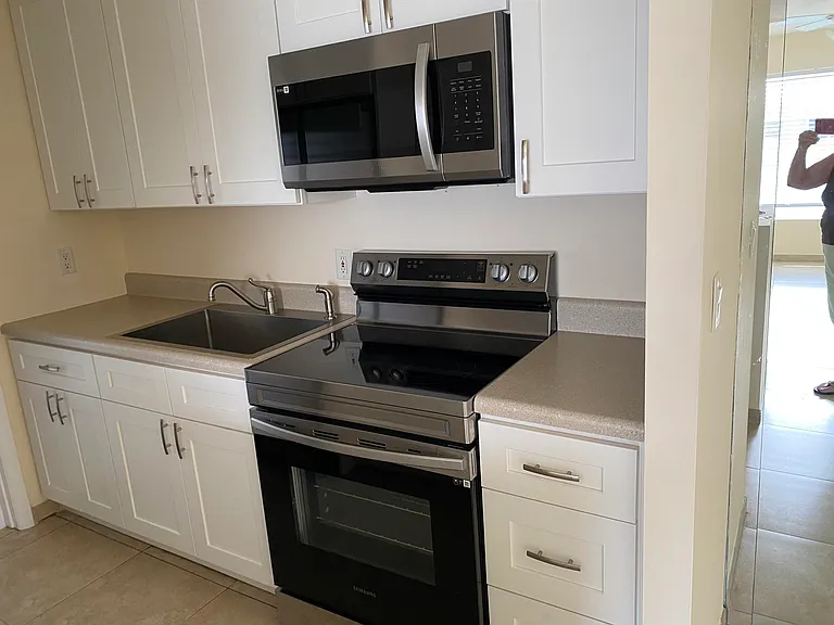200 Main Blvd #D — Photo 4