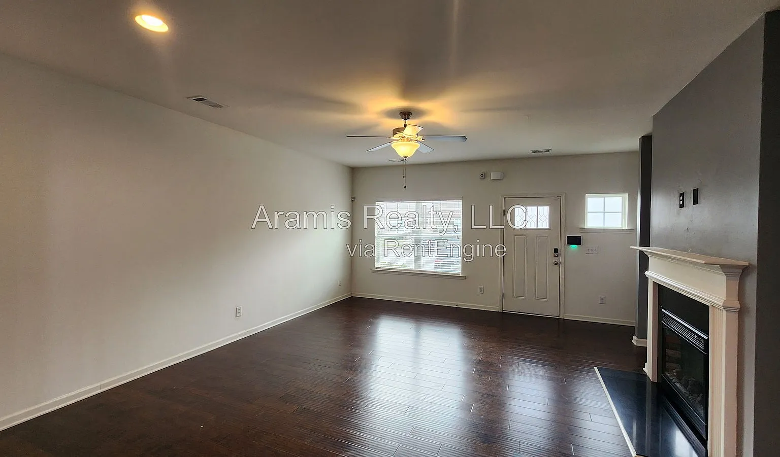3 bed, 2.5 bath, 1504 sqft, $1,895 — Photo 2