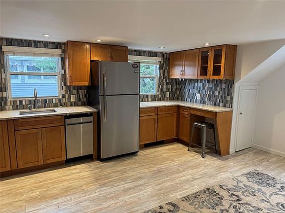 3rd image of 22 Lincoln Pl #2