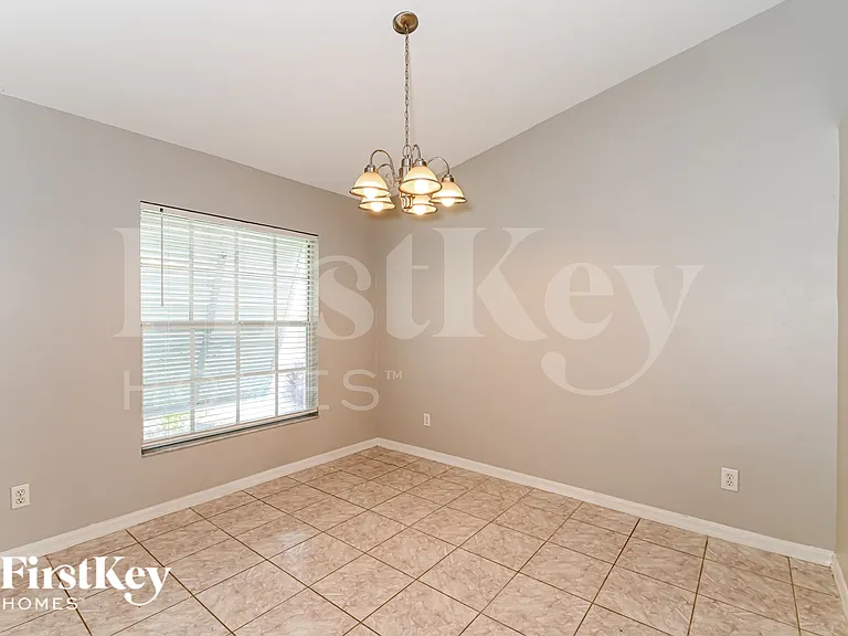 2919 NW 4th Pl — Photo 5