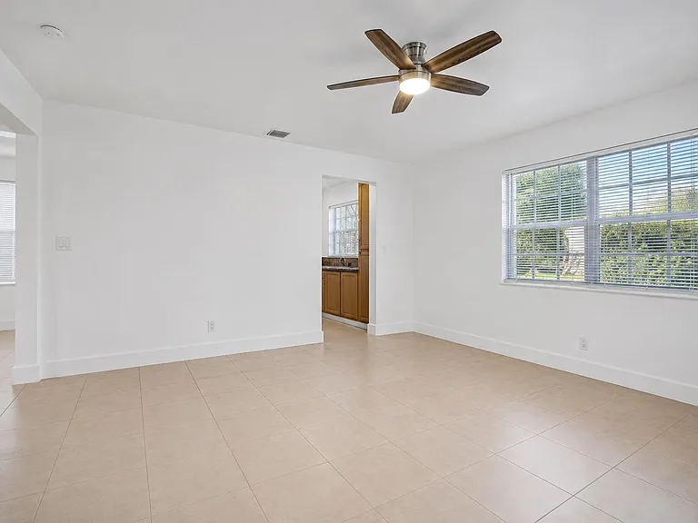 6110 SW 38th St — Photo 5