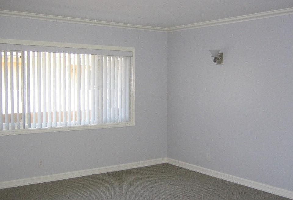 1133 Camp - Living Room