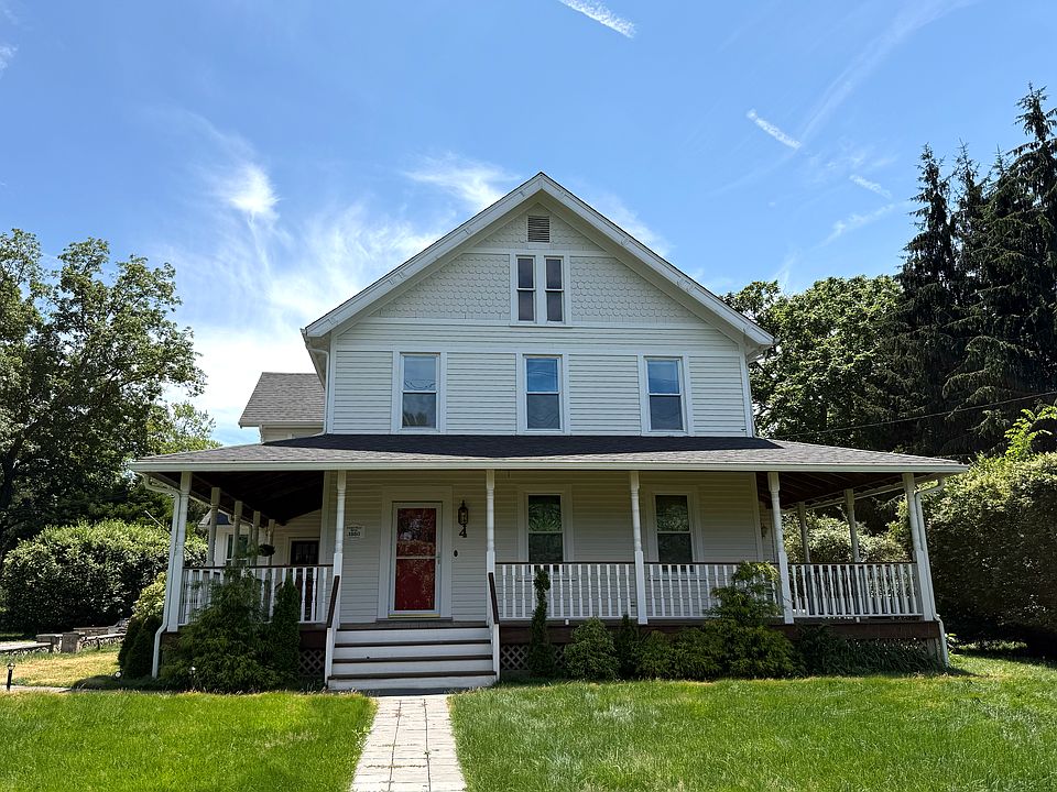 Private entry to 2nd floor