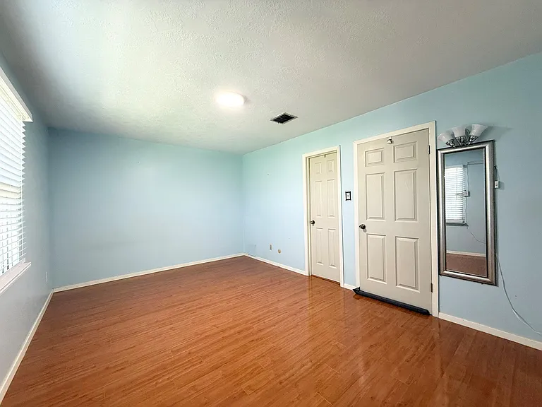 8438 Leawood Blvd #1 — Photo 11