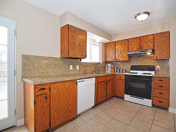 4th image of 5716 S Sarah Jane Dr
