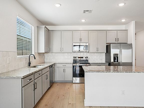 Visara - Lilac Interior Image 6
