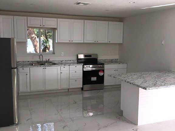 5th image of 313 E Trinidad Ave
