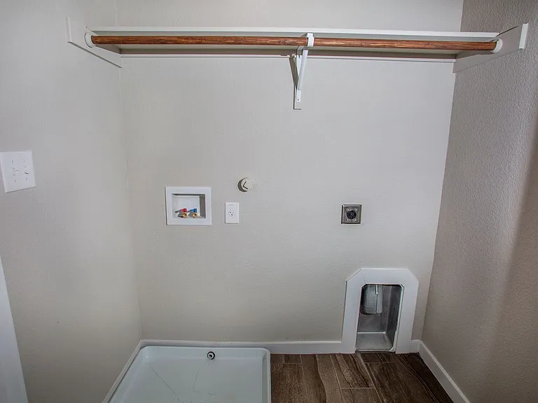 113 Lakeview Ct — Photo 19