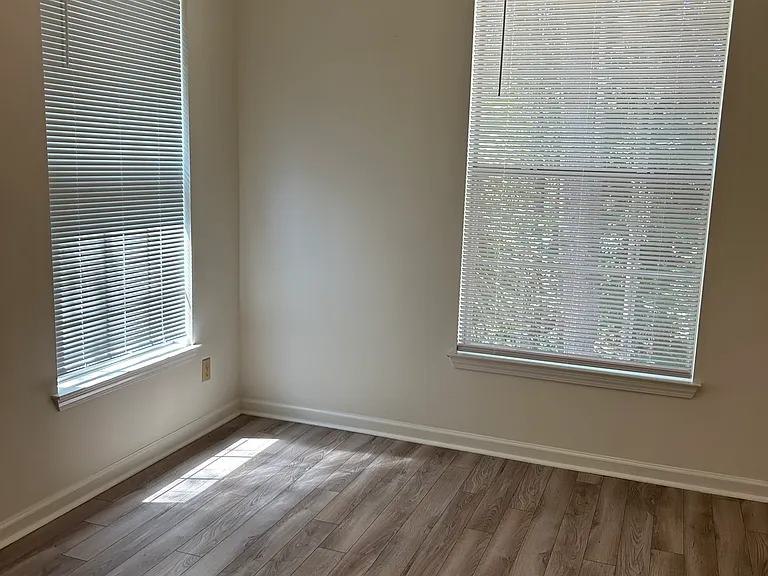 1600 Long Grove Dr #422 — Photo 9
