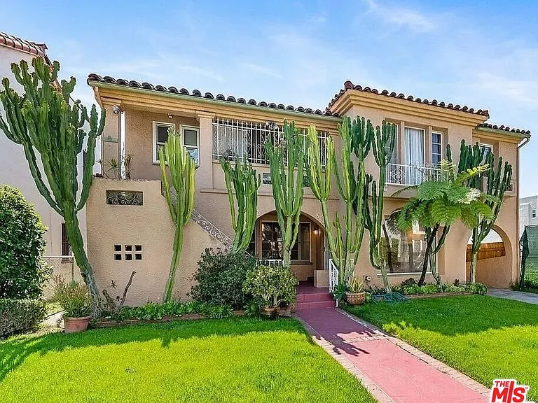8230 Blackburn Ave — Photo 1