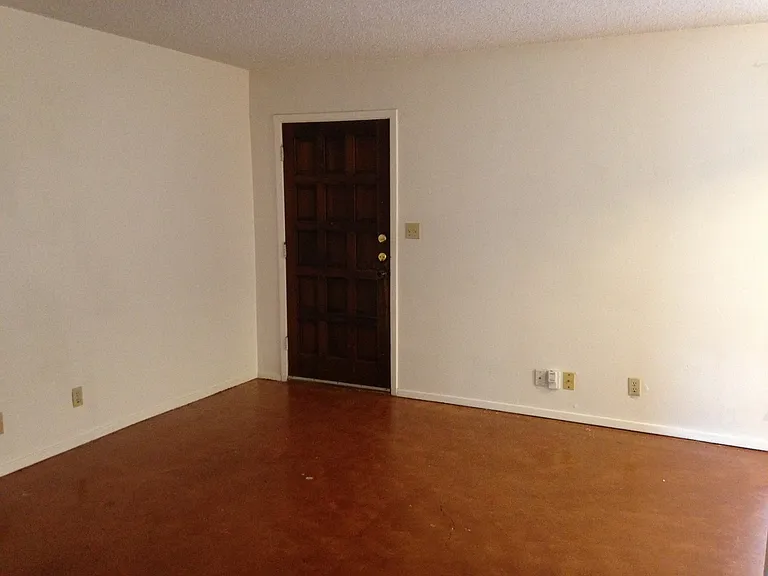 500 E Riverside Dr #211 — Photo 7