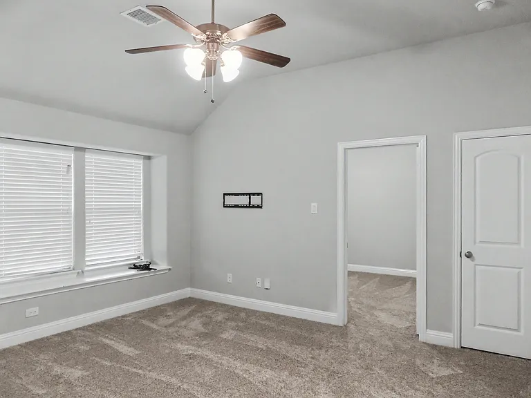 426 Oleander Dr — Photo 16