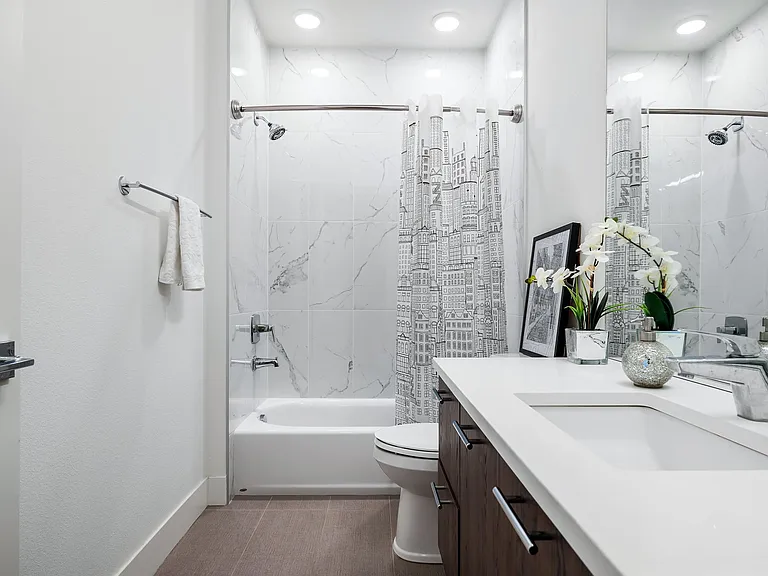 325 N Emerson St #D — Photo 17