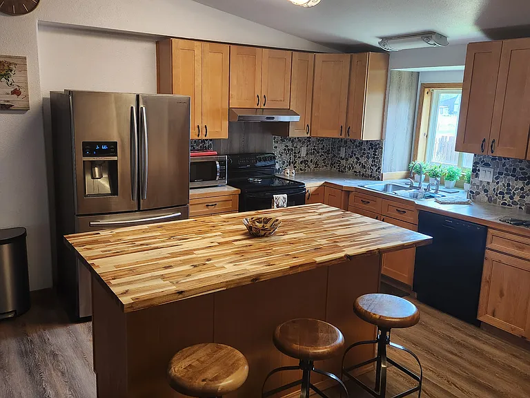 600 Mayfair Dr — Photo 2