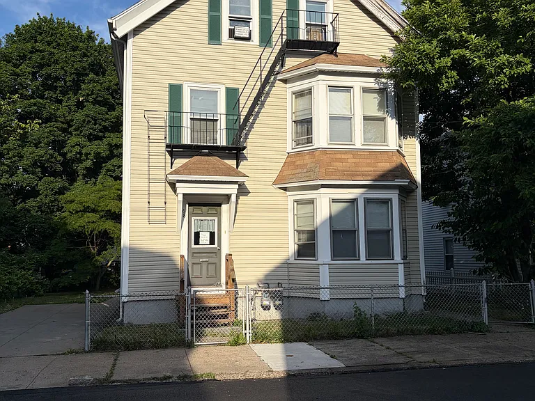 68 Cleveland St — Photo 5