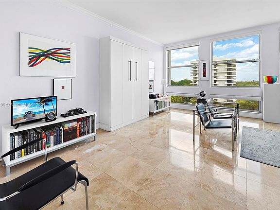 2nd image of 700 Biltmore Way APT 817