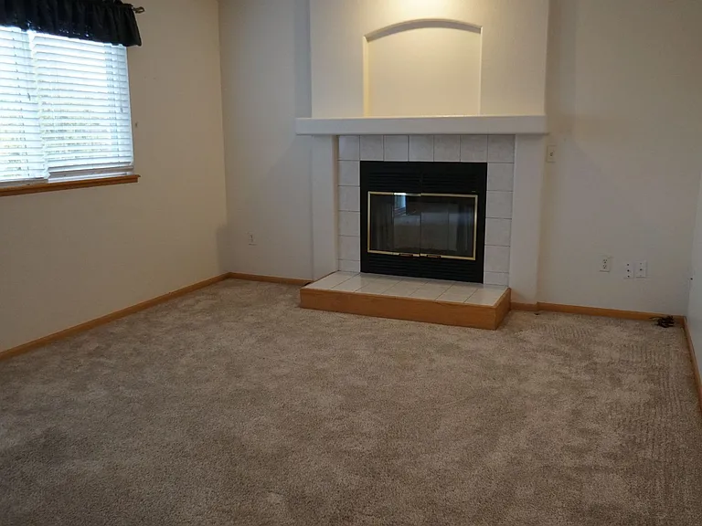 324 Saturn Dr — Photo 7