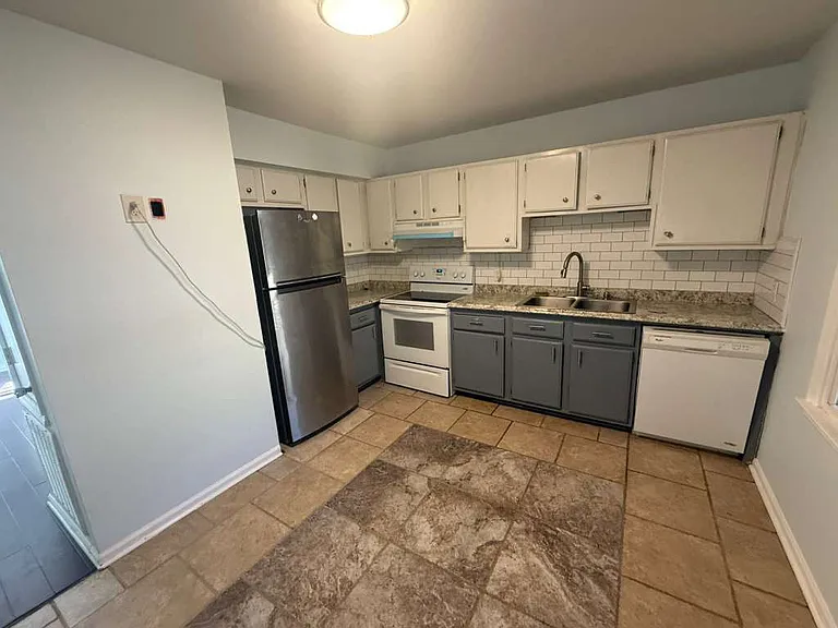 1619 Forest Dr #3 — Photo 4