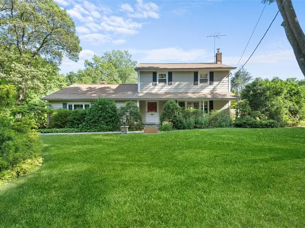 12 W Sanders Street, Greenlawn, NY 11740