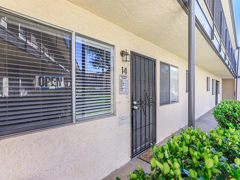 Town and Country Garden Apartments — Photo 16