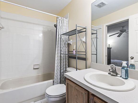 3rd image of 816 NW Greenwich Court