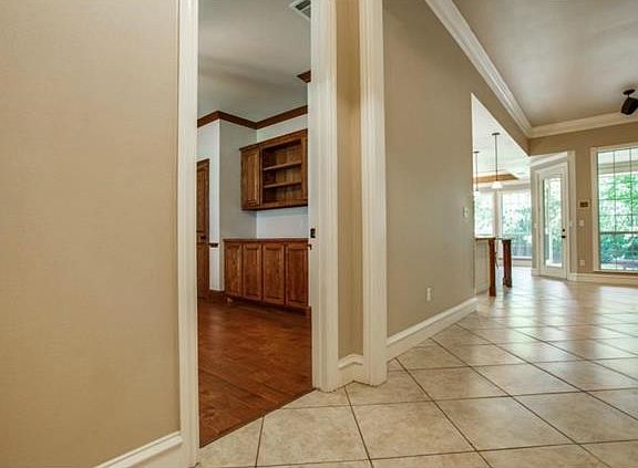 2nd image of 1304 Lois Ln