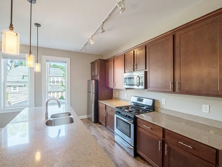 2507 S Howell Ave — Photo 2
