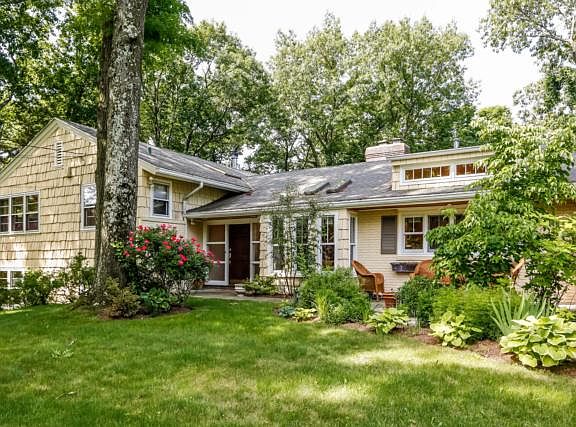 2nd image of 3 Dudley Ln