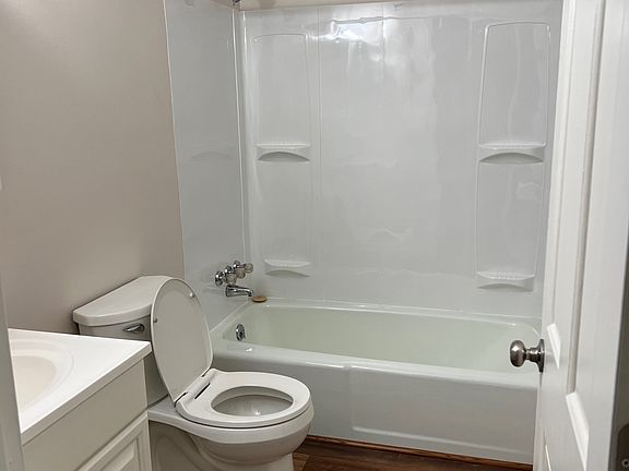2nd image of 199 Meadowview Dr #1