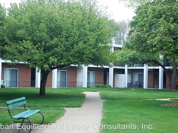 5th image of 150 E Lake St APT 14B