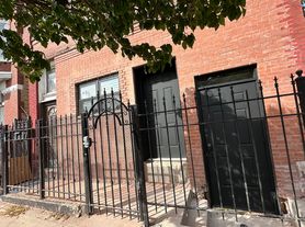 1328 W 18th Pl