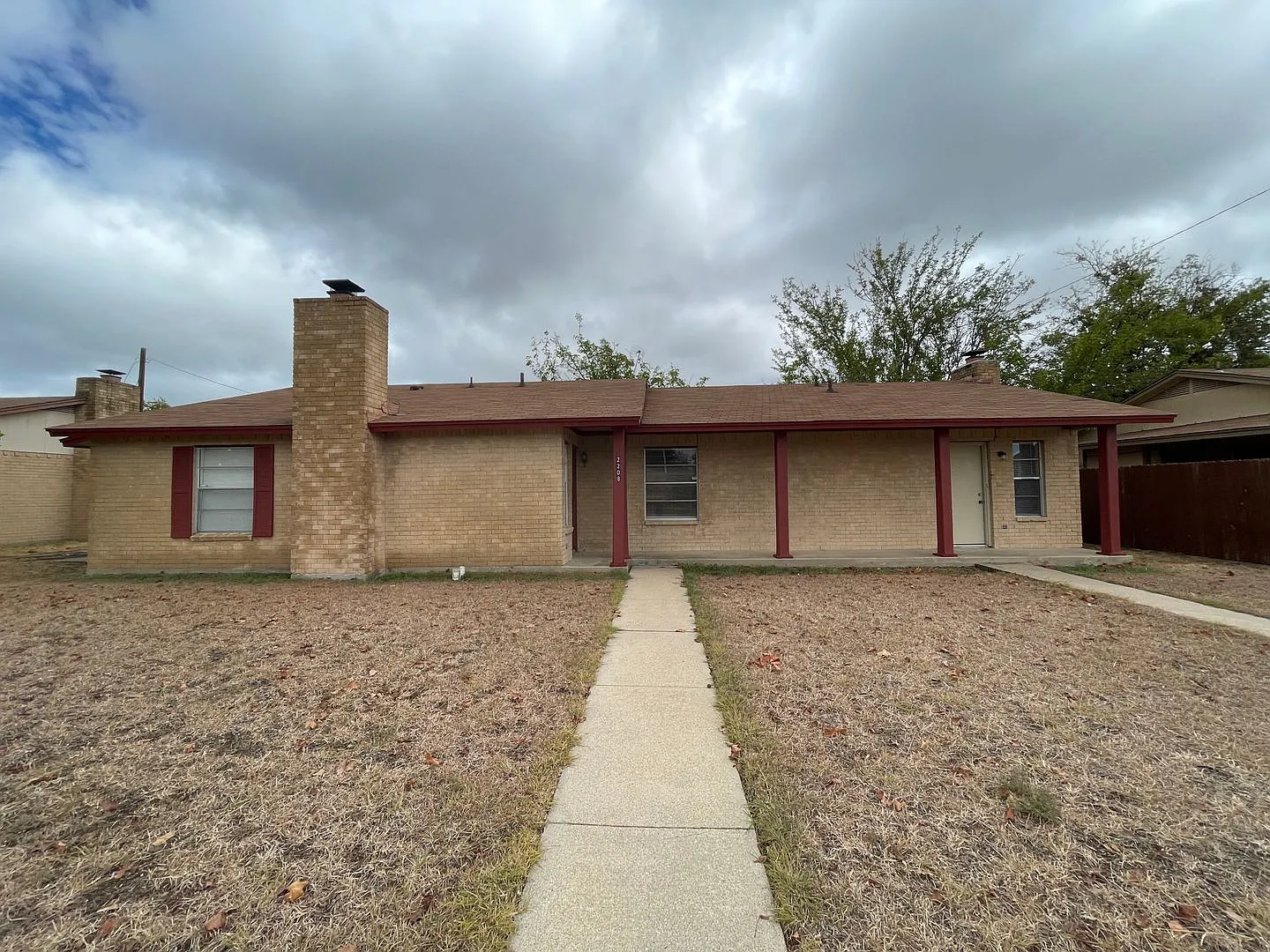 2208 Hunt Dr — Photo 2
