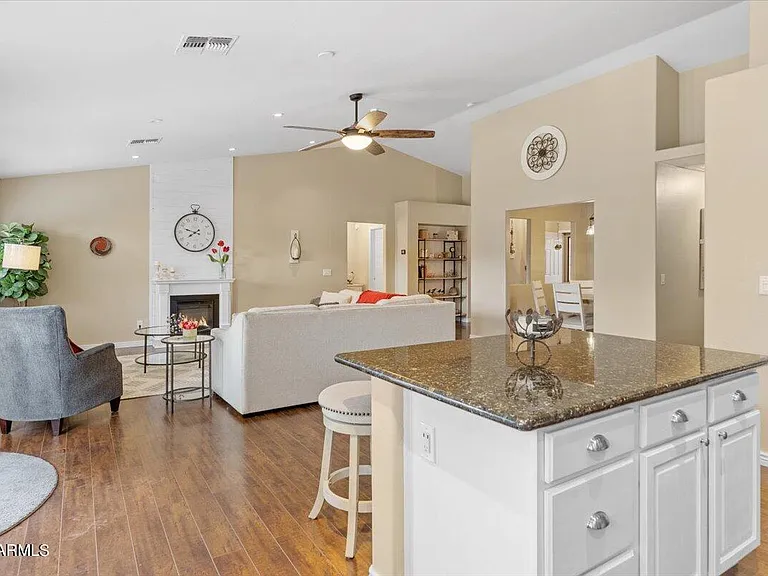 15257 W Hearn Rd — Photo 9