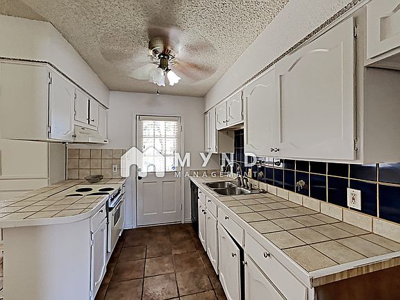 5th image of 5307 School Hill Cir