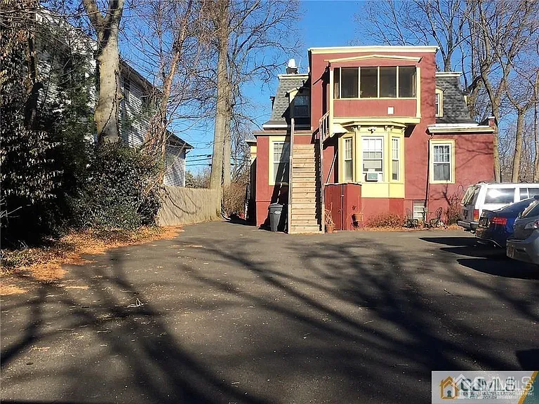 207 Woodbridge Ave #A — Photo 2
