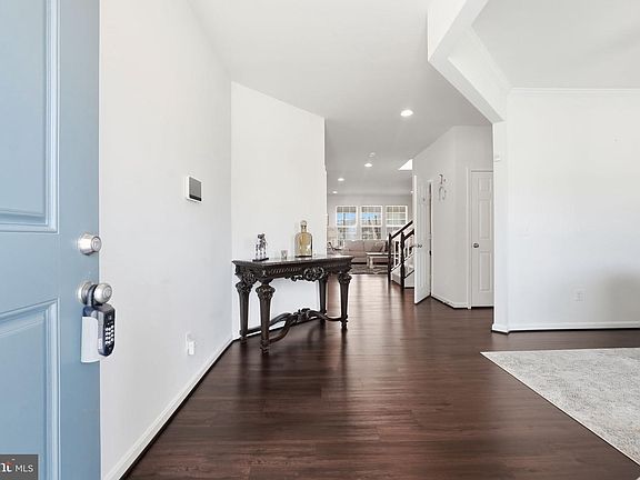 4th image of 104 Slusher Ct