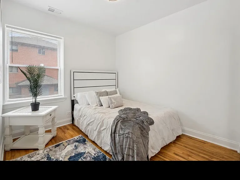 3849 W Ainslie St #1 — Photo 7