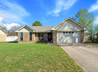 3105 Cardinal Dr, Ardmore, OK 73401