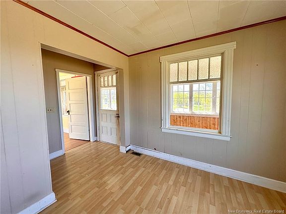12th image of 233 Hilldale Rd