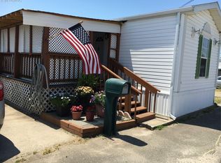 51 Lincoln Ave, Holbrook, NY 11741