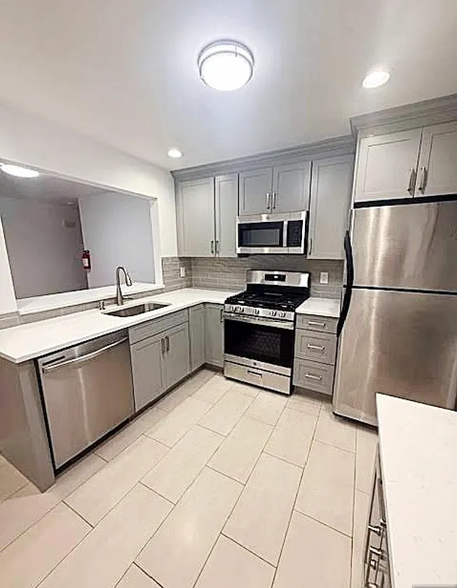 2 bed, 1022 sqft, $3,900 — Photo 4