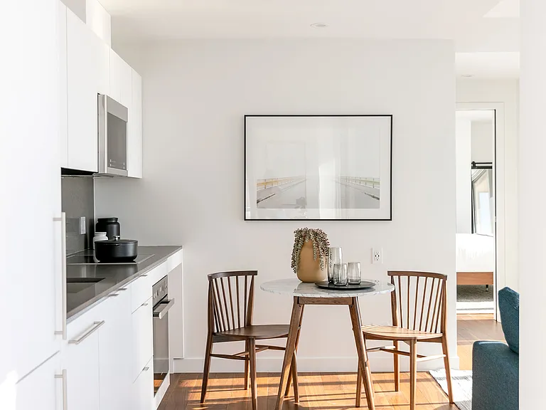 Calgary House — Photo 12