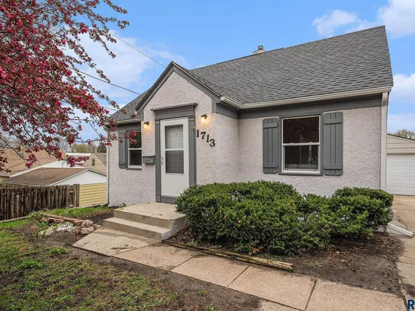 1713 W 26th St, Sioux Falls, SD 57105
