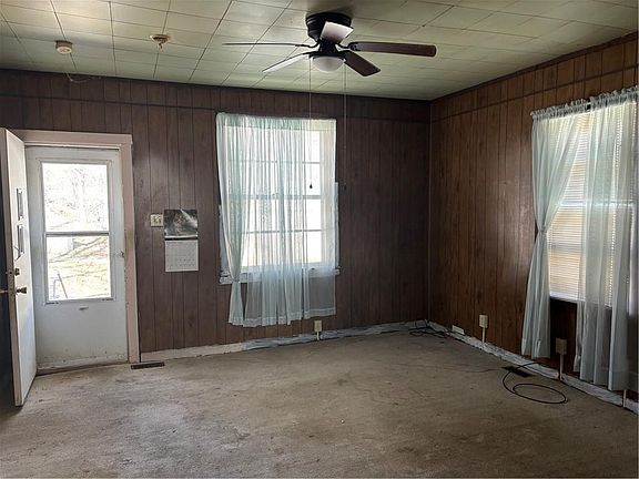 5th image of 606 Harmon St