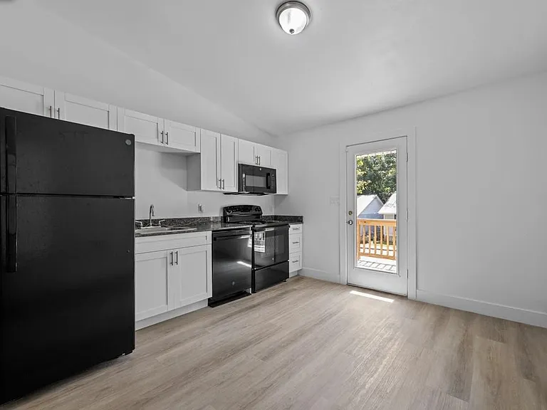 2270 Magnolia Cir #1 — Photo 21