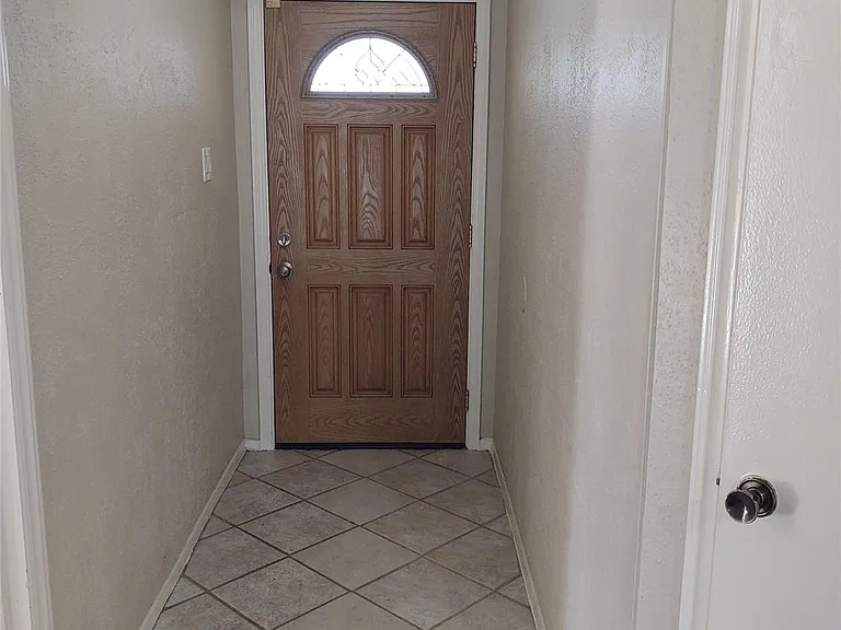 2515 Heritage Colony Dr — Photo 2