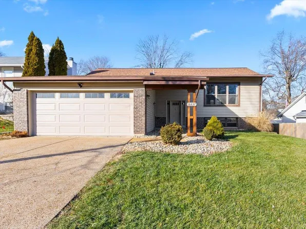 12237 Foxpoint Dr, Maryland Heights, MO 63043